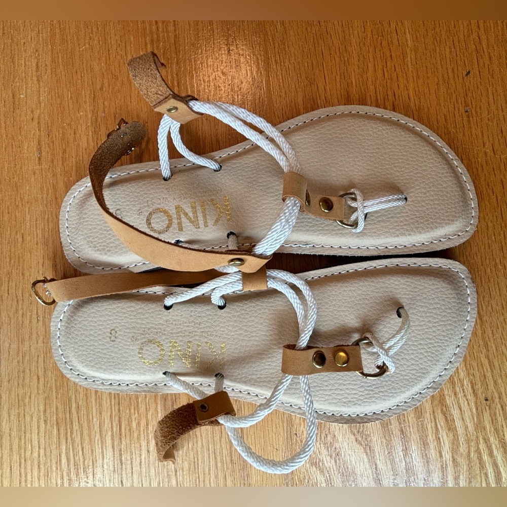 Women’s size 8 Kino Cordones Sandals. New without tags.